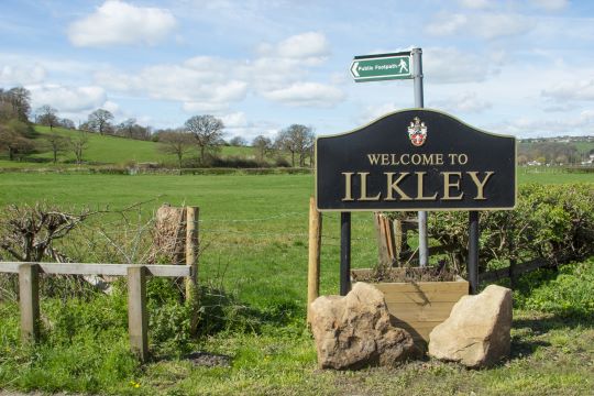 Welcome to Ilkley sign