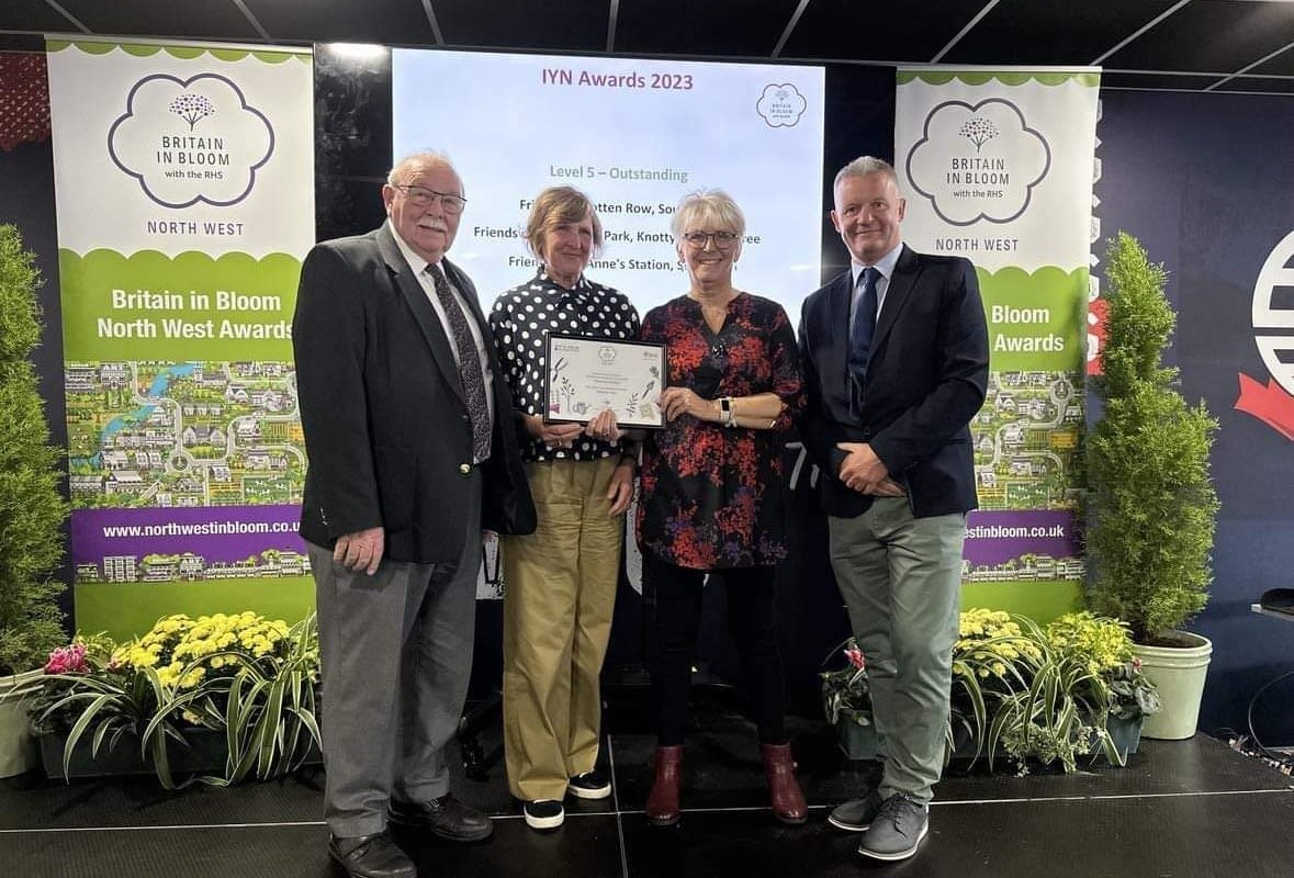 image-shows-station-adopter-volunteers-at-the-rhs-britain-in-bloom-awards