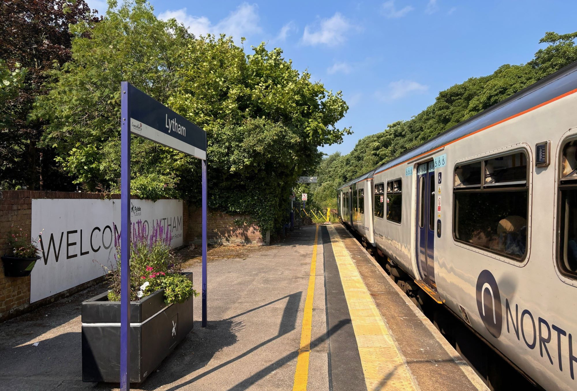 northern-train-at-lytham-station-2-2