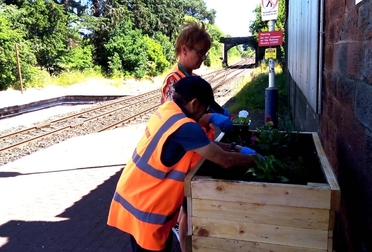 this-images-shows-volunteers-at-dalston-station