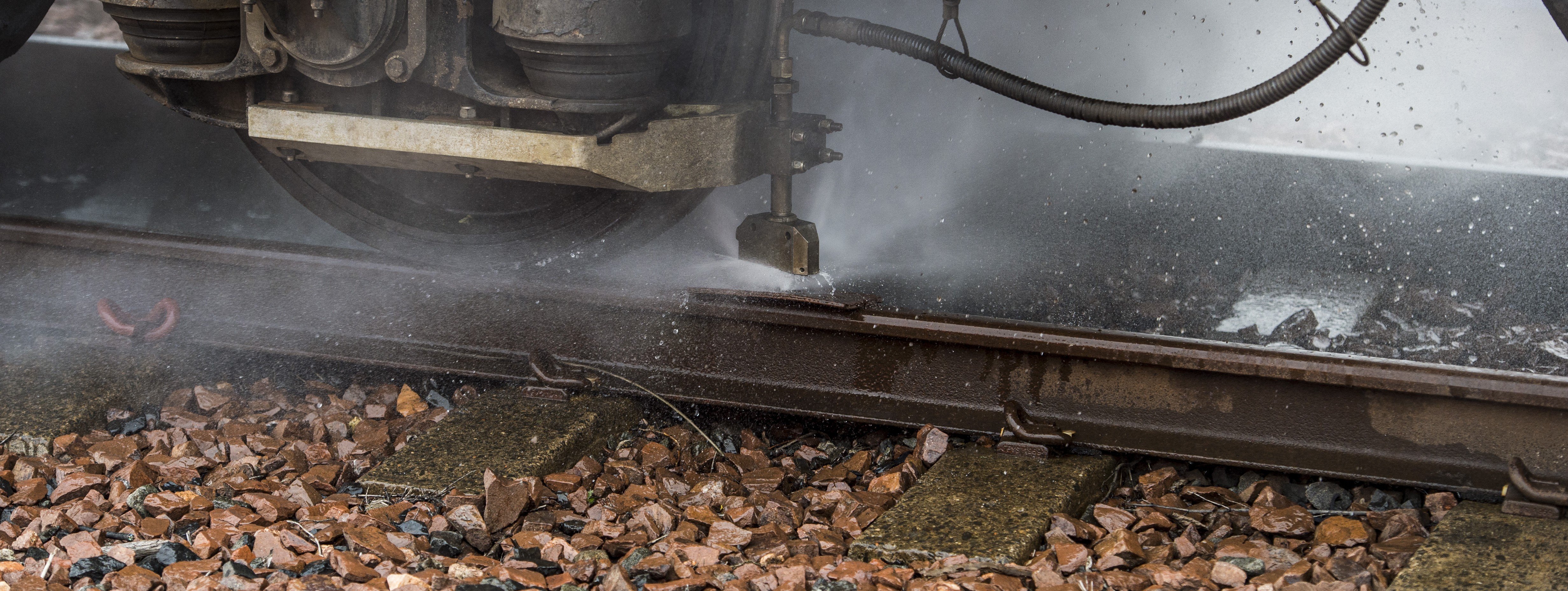 autumn-rail-head-treatment-train