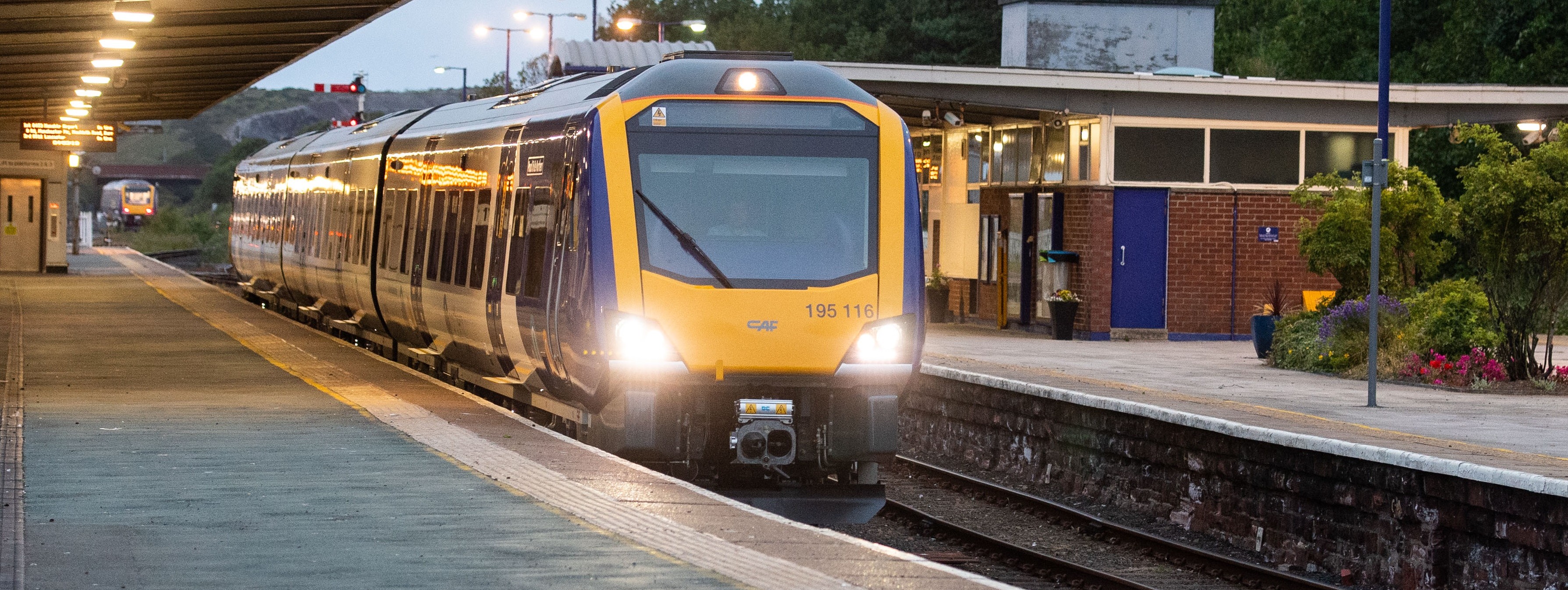 image-shows-northern-train-at-night