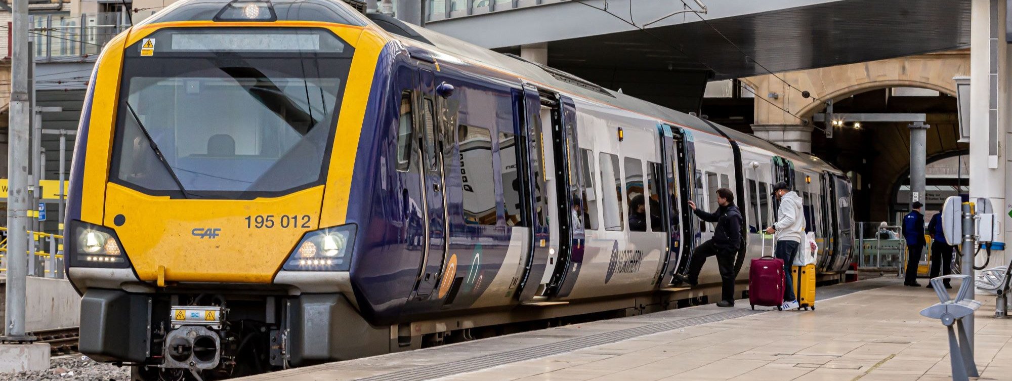 image-shows-northern-train-at-platform-with-doors-open