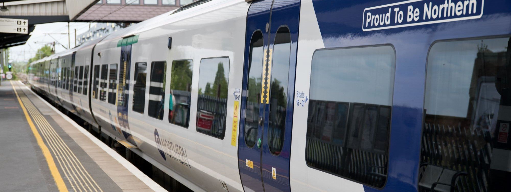 image-shows-northern-train-at-platform-2