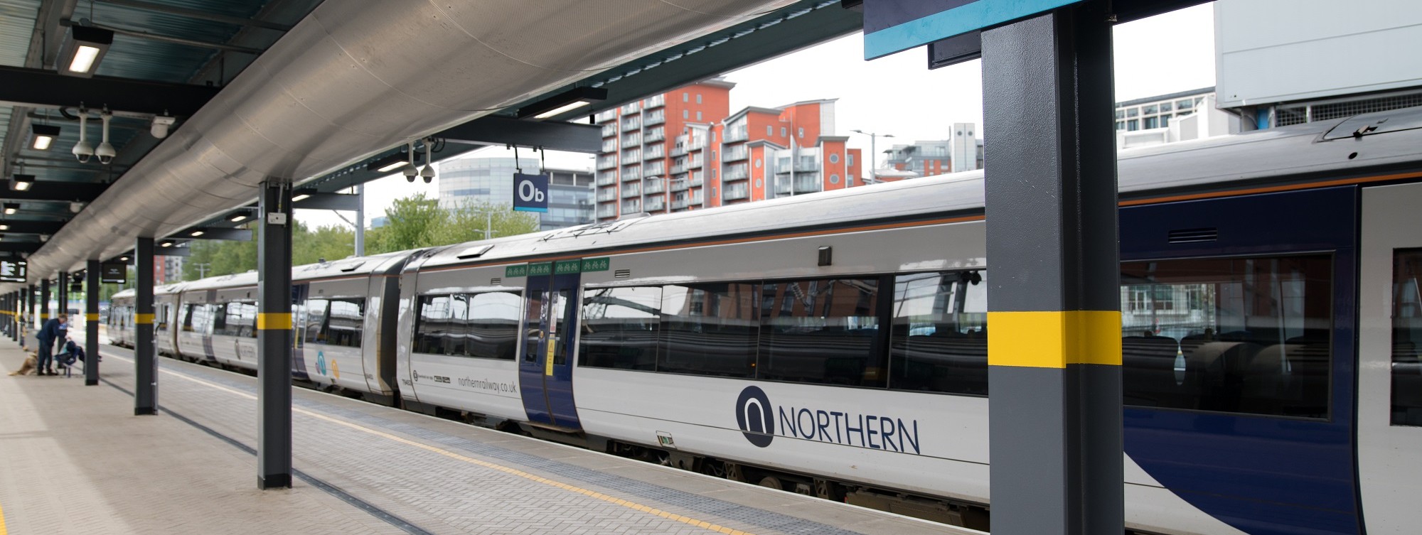 northern-train-at-leeds-station