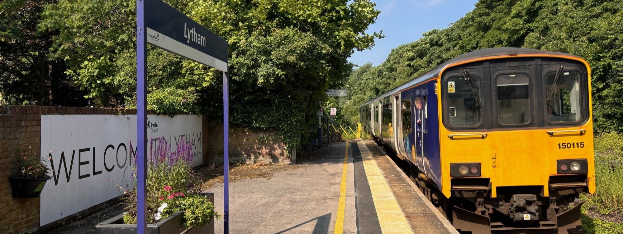 northern-train-at-lytham-station-2