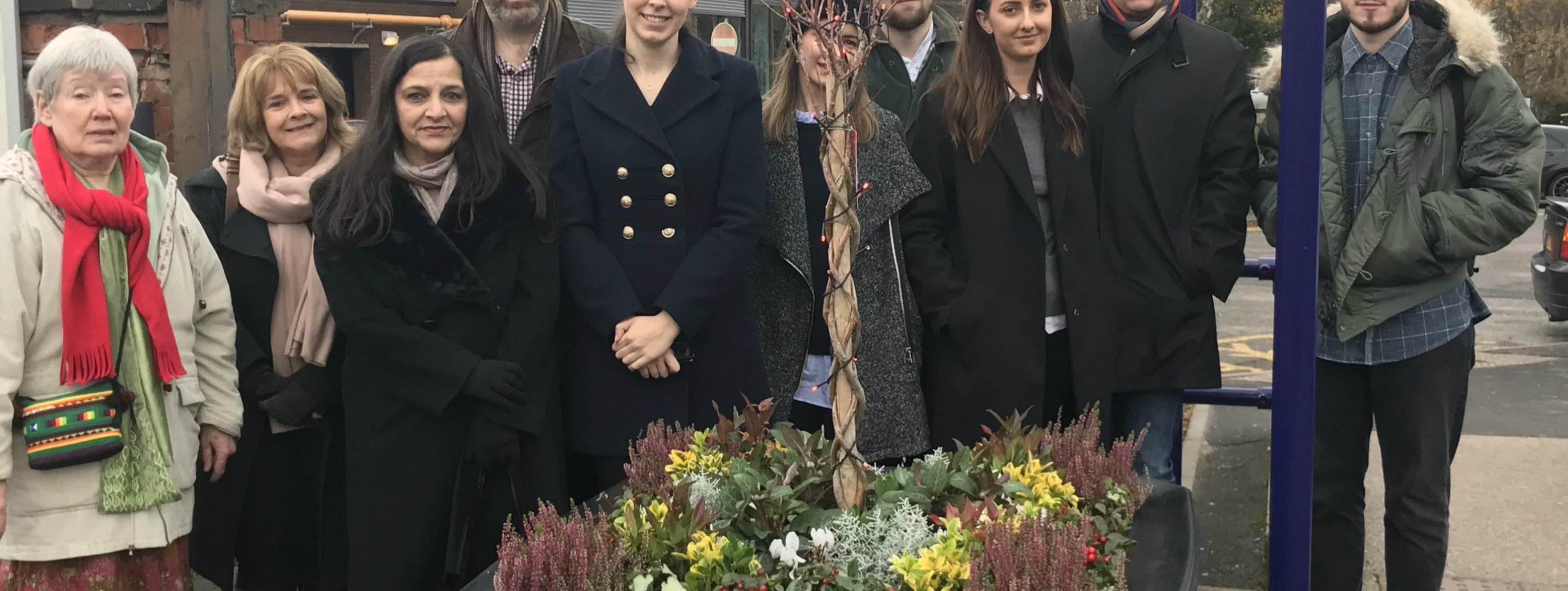 planter-unveiling